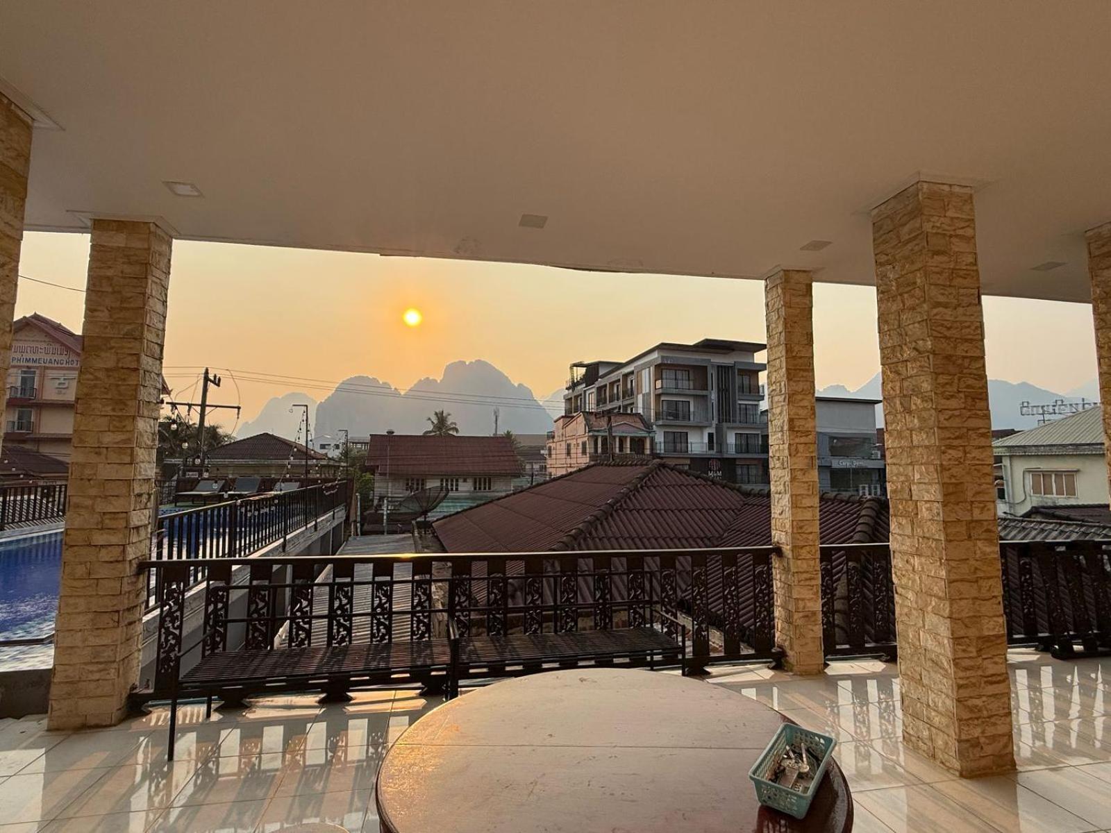 A P S Moutain View Hotel Vang Vieng Exteriör bild